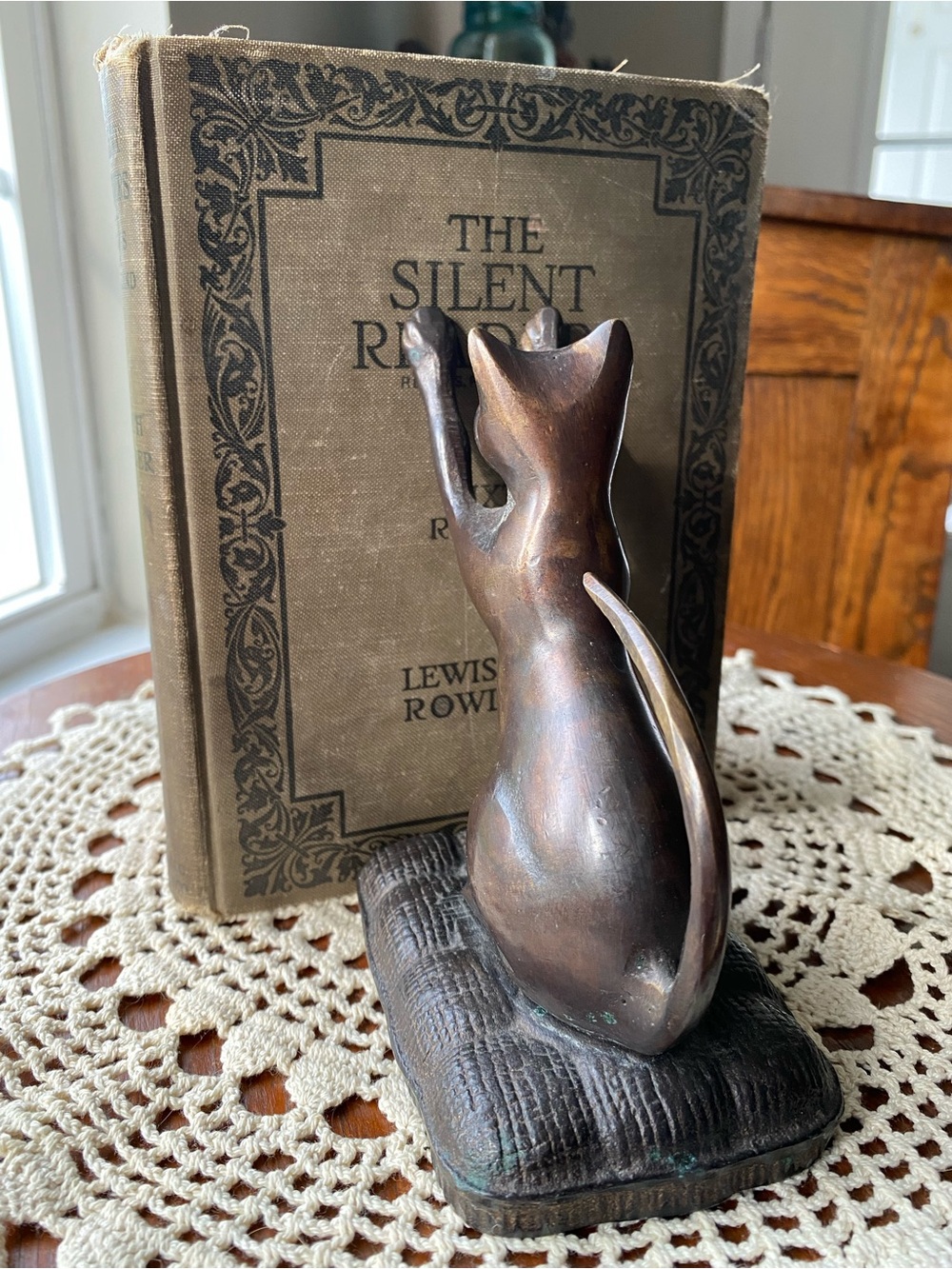 Antique Brass Playful Cat Bookend - Decorative Bronze Cat Sculpture EUC - Picture 7 of 14